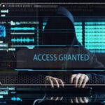Imagen de un hacker que recupera información y acceso desde una computadora